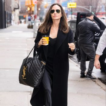 angelina-jolie-is-fan-van-deze-oversized-luxe-xl-tas-en-wij-zijn-dat-nu-ook-243663