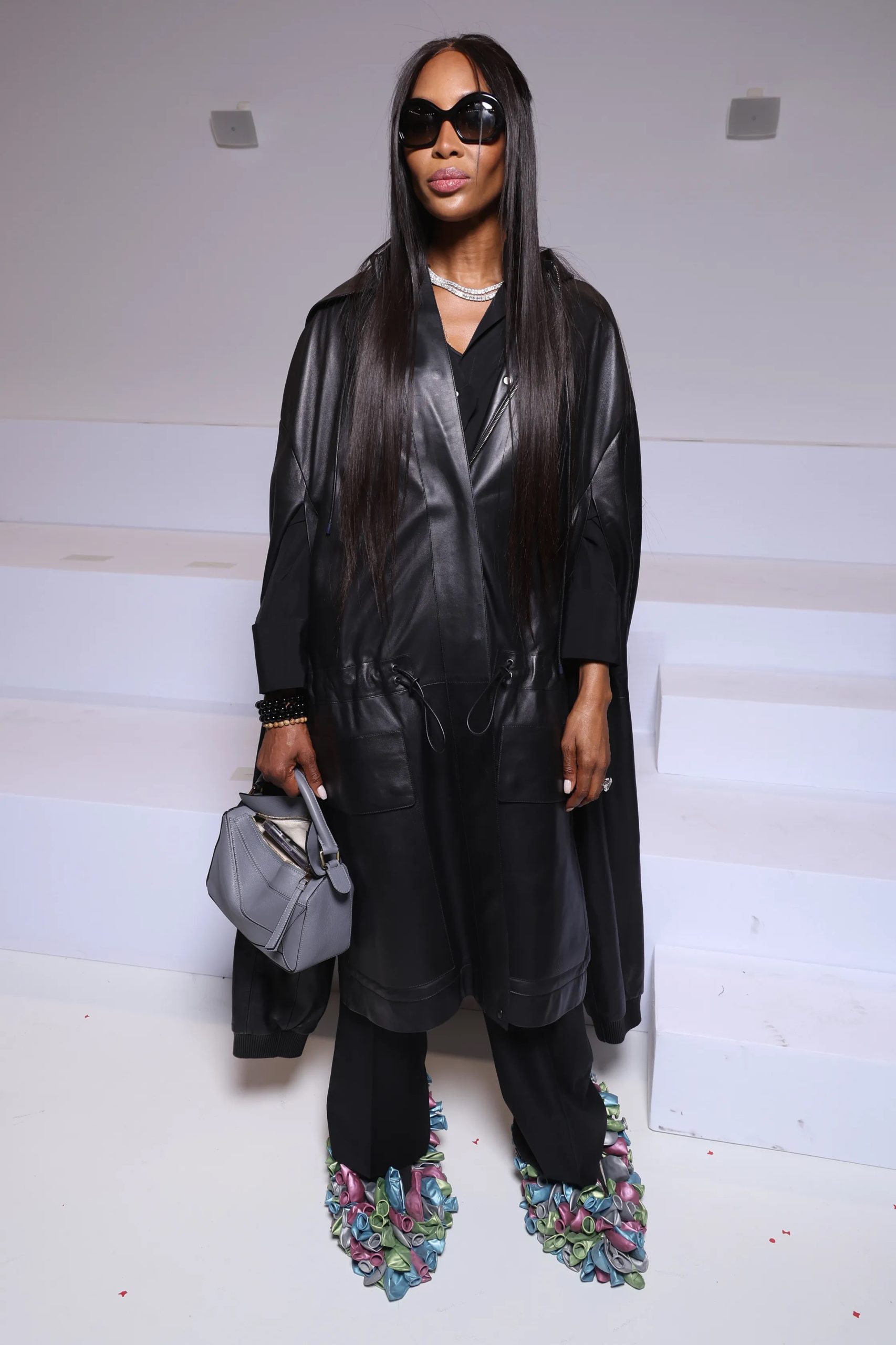 Naomi Campbell tijdens Loewe show op Paris Fashion Week