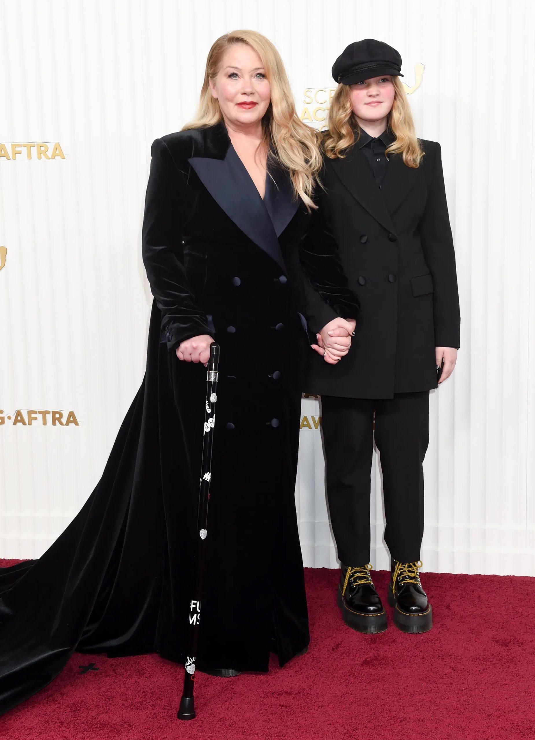 Christina Applegate maakt krachtig statement bij SAG Awards