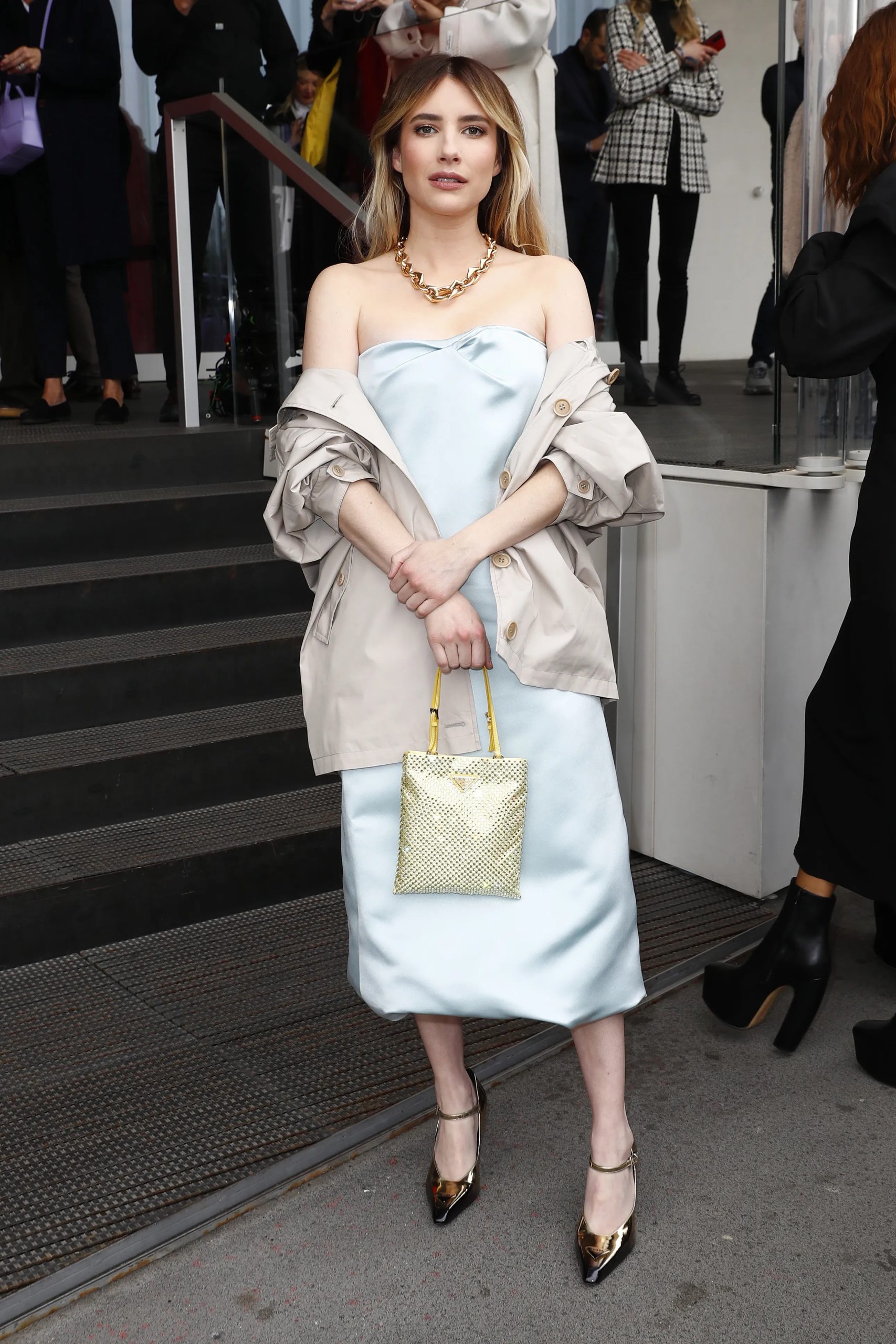 Emma Roberts bij Prada tijdens Milan Fashion Week herfst/winter 2023