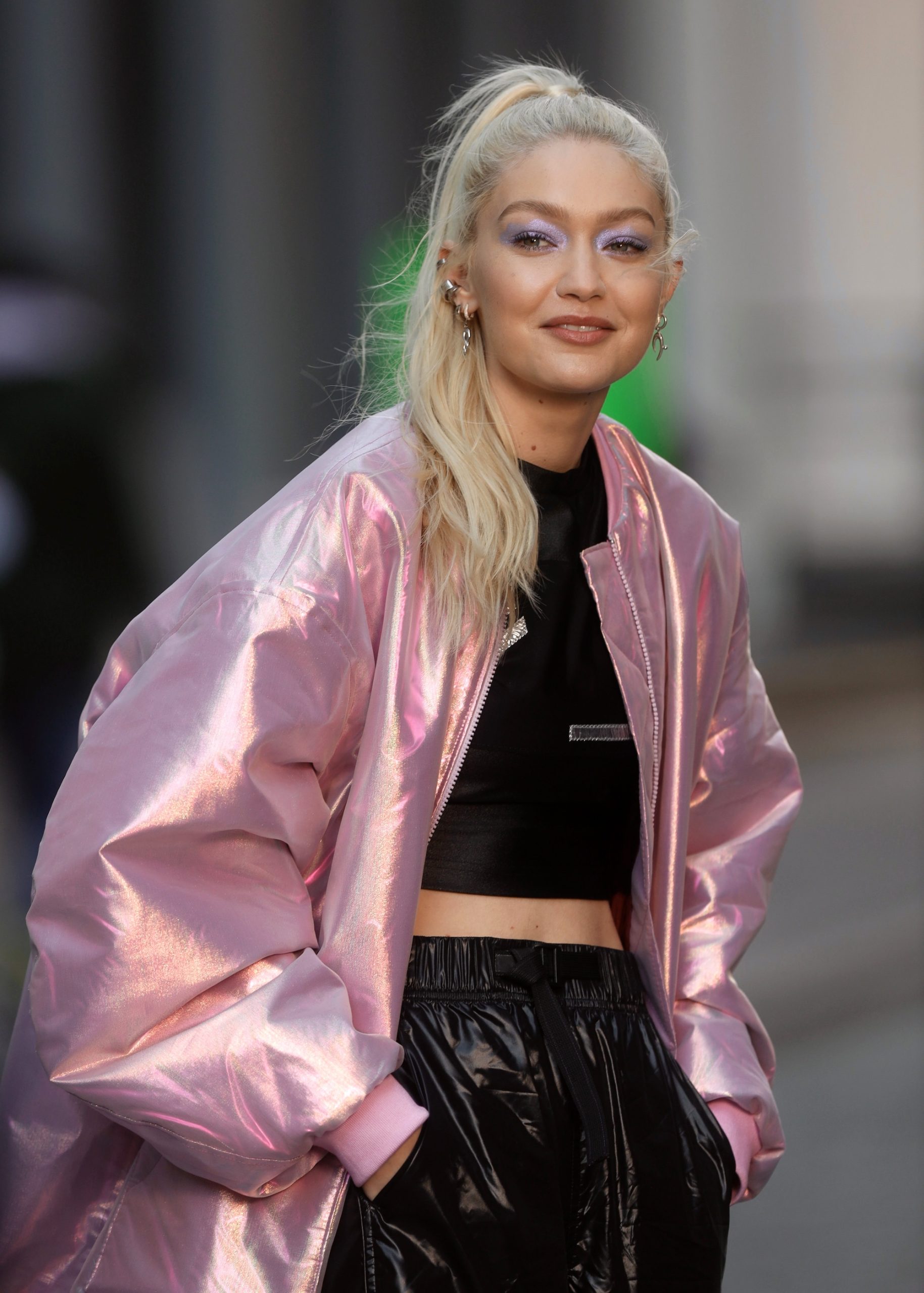 Gigi Hadid met platinablonde paardenstaart