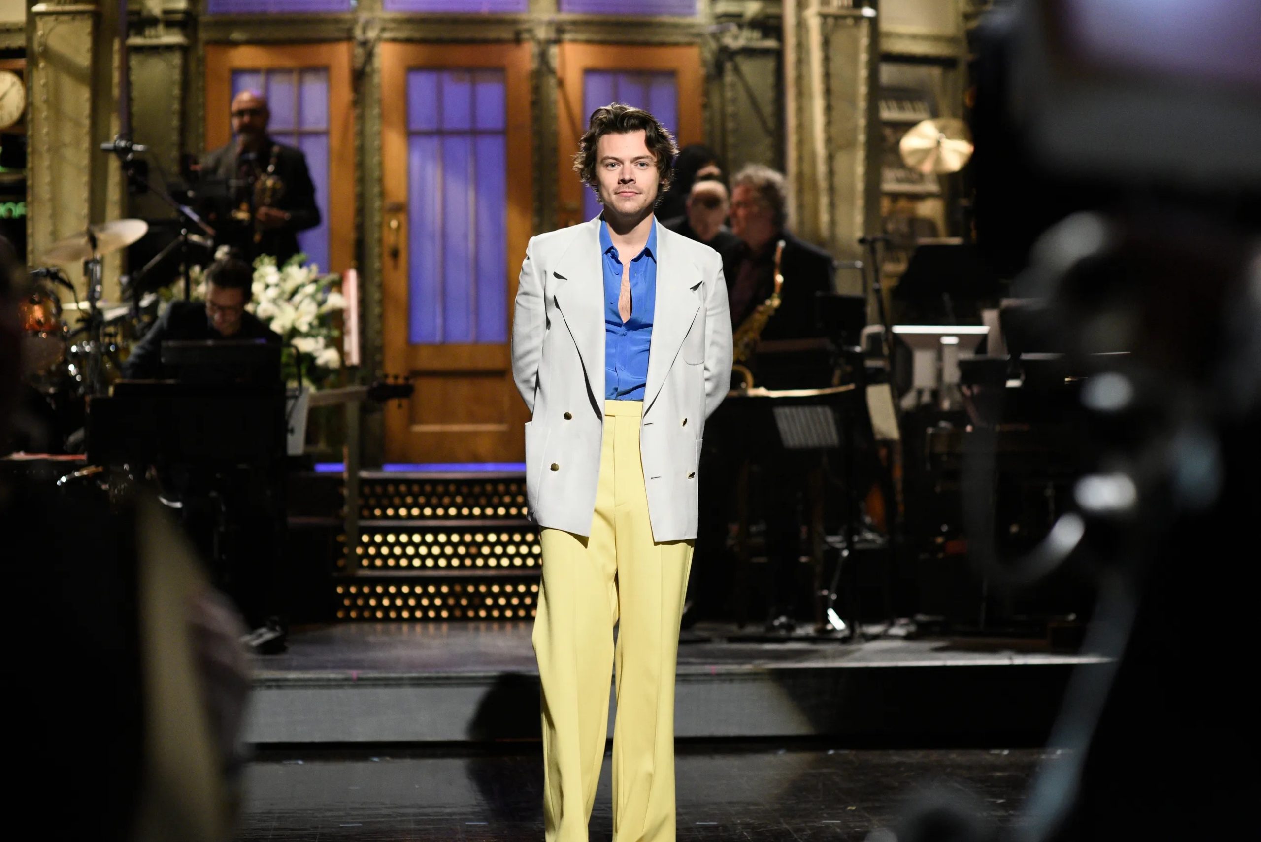 Harry in een colorblocking pak en overhemd uit de lente/zomer 2020-collectie van Gucci, november 2019.