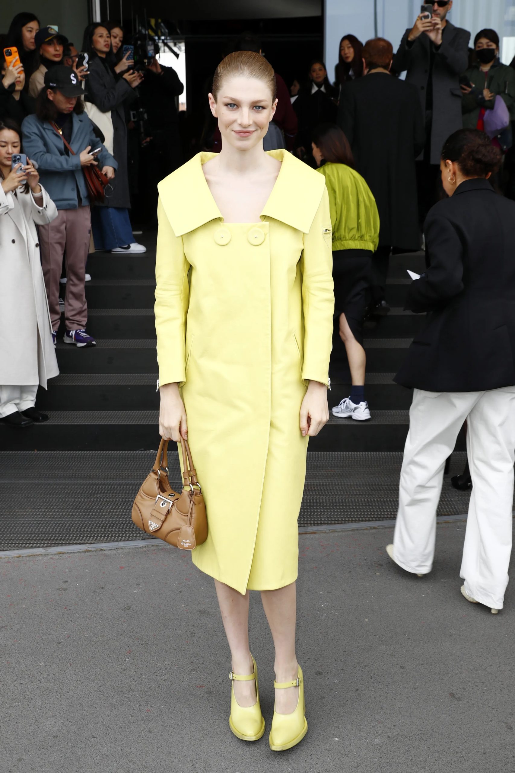 Hunter Schafer bij Prada tijdens Milan Fashion Week herfst/winter 2023