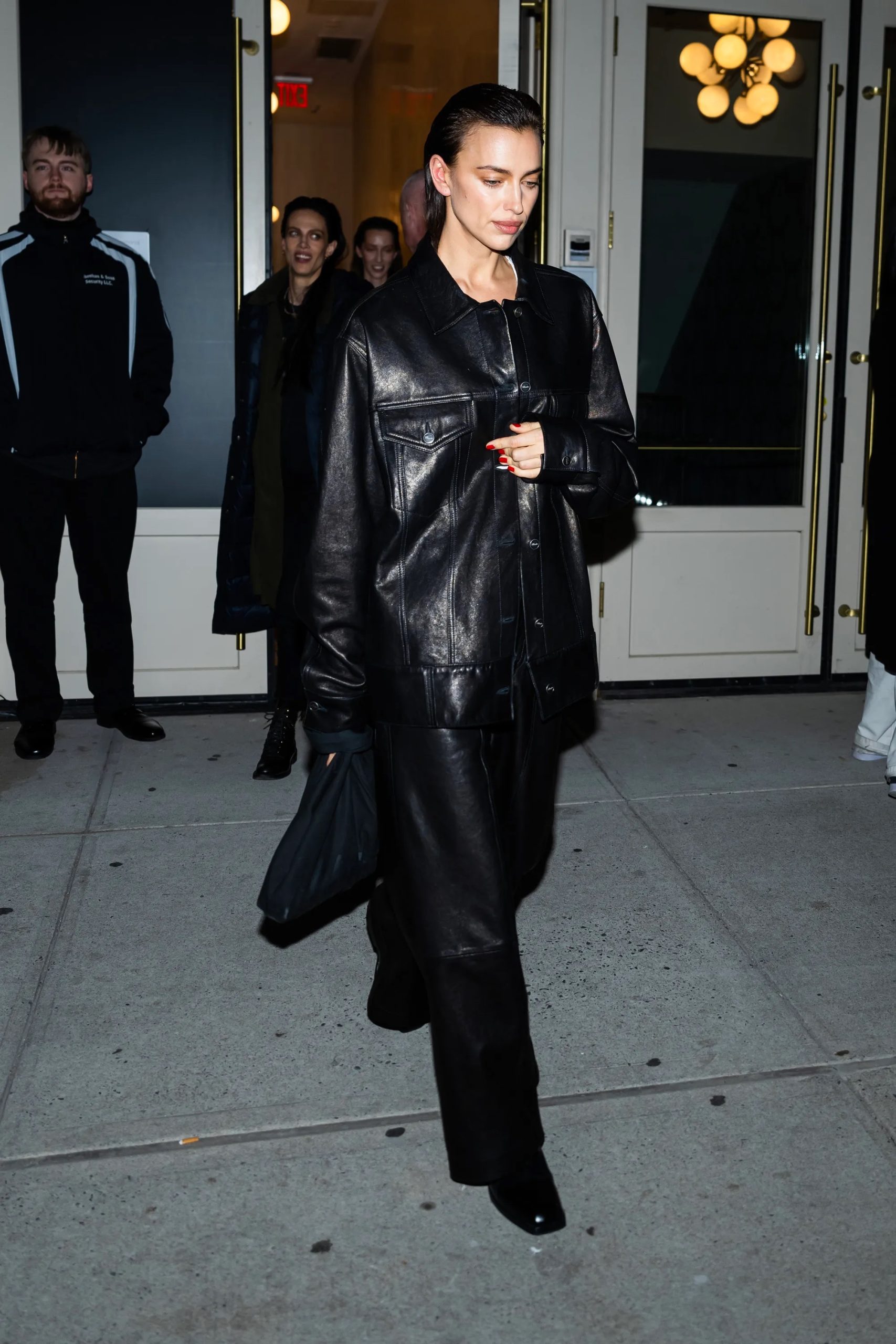 Irina Shayk bij Khaite tijdens New York Fashion Week