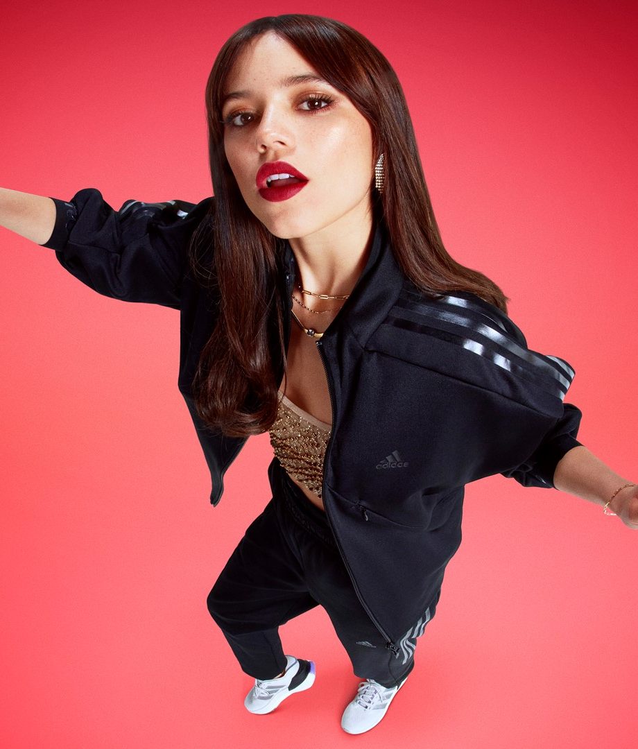 wednesday-ster-jenna-ortega-is-het-gezicht-van-adidas-nieuwste-label-240949