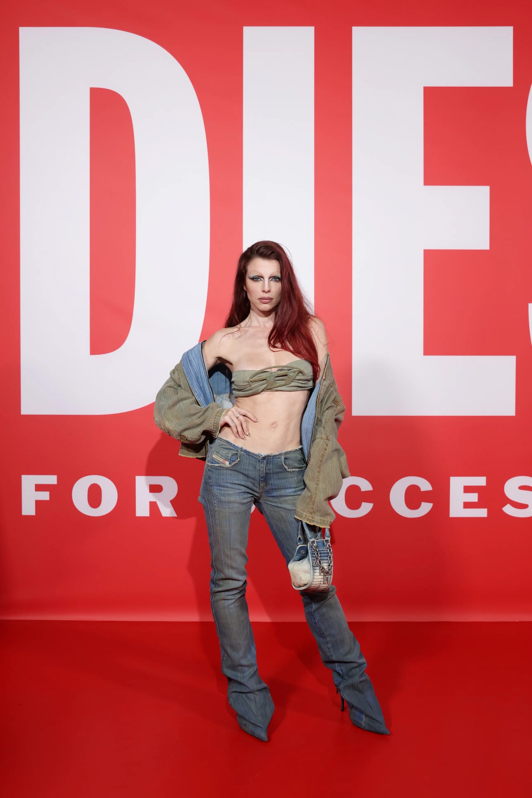 Julia Fox bij Diesel tijdens Milan Fashion Week herfst/winter 2023