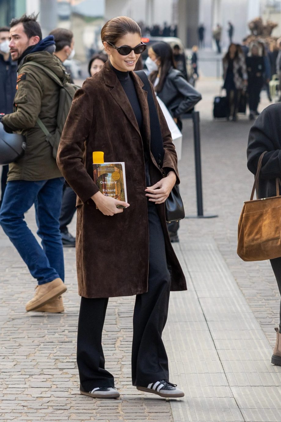 van-new-balance-tot-birkenstocks-4-betaalbare-schoenen-die-beroemdheden-echt-elke-dag-dragen-243512