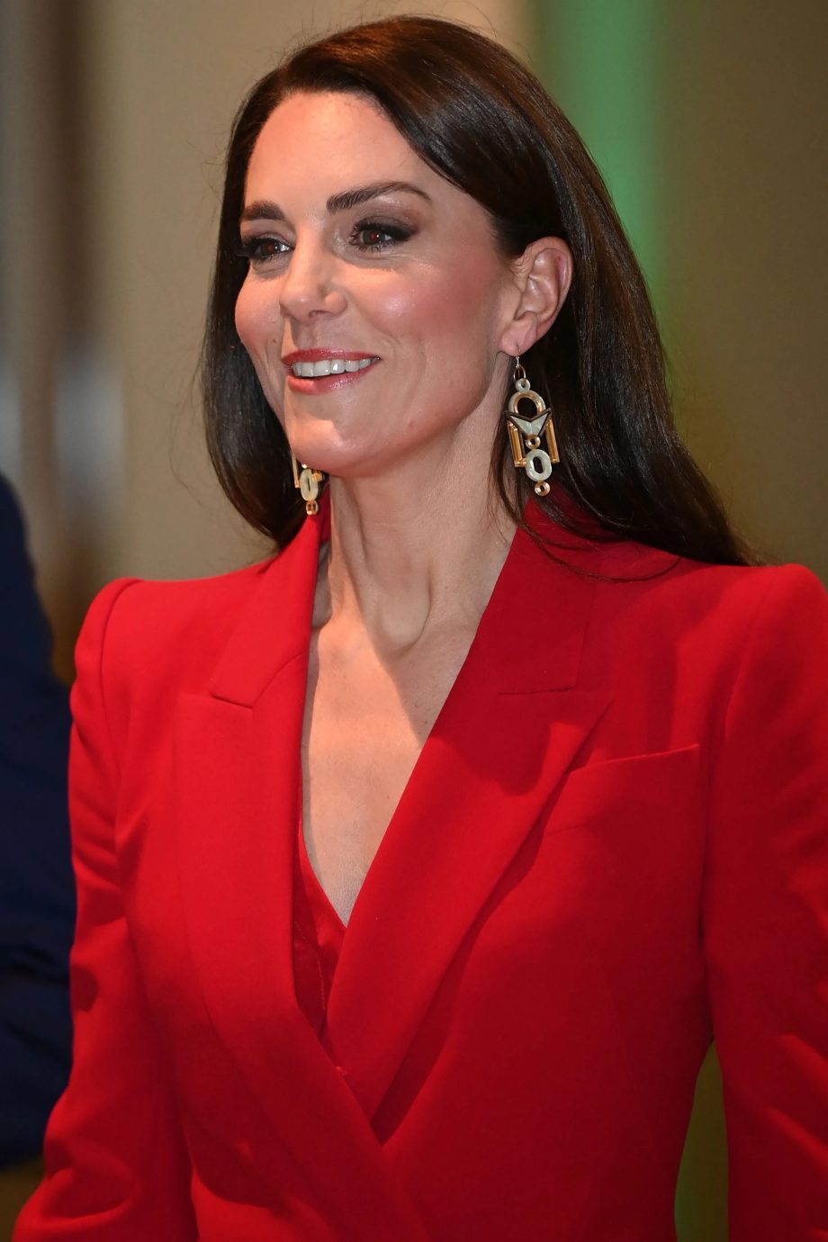 kate-middleton-draagt-gedurfde-oorbellen-van-dit-betaalbare-merk-240418