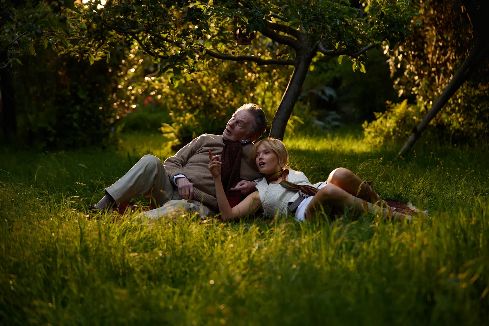 Ellie Bamber in Moss & Freud