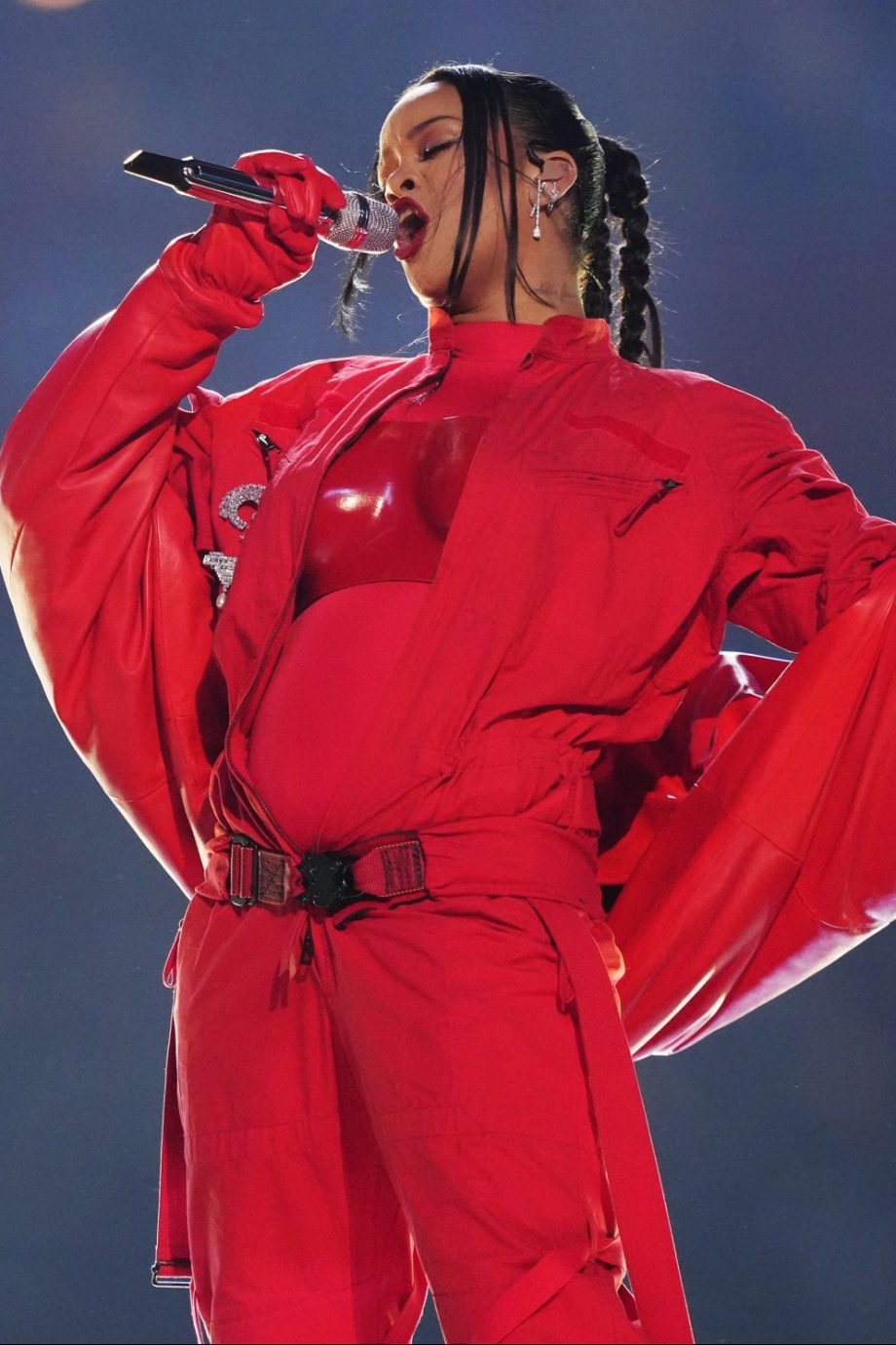 rihanna-onthult-zwangerschap-van-haar-tweede-kindje-tijdens-super-bowl-242096