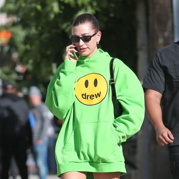de-boterbloem-manicure-van-hailey-bieber-is-de-ultieme-nagelkleur-voor-de-lente-245385