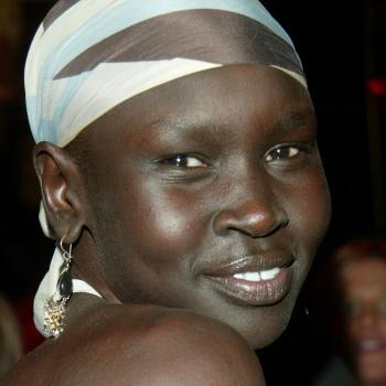 glowy-met-een-pop-of-color-en-altijd-stralend-9-geweldige-beautylooks-van-alek-wek-246393