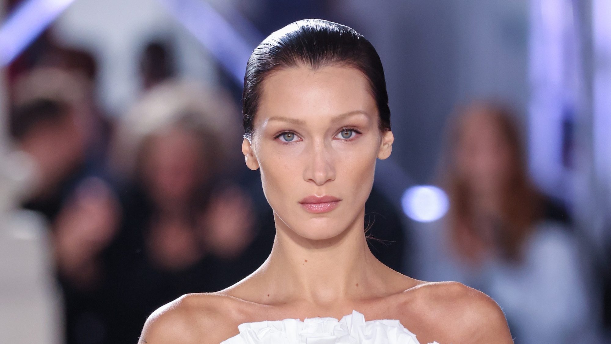 Bella Hadid heeft een micro fringe, dus nu willen wij dat ook