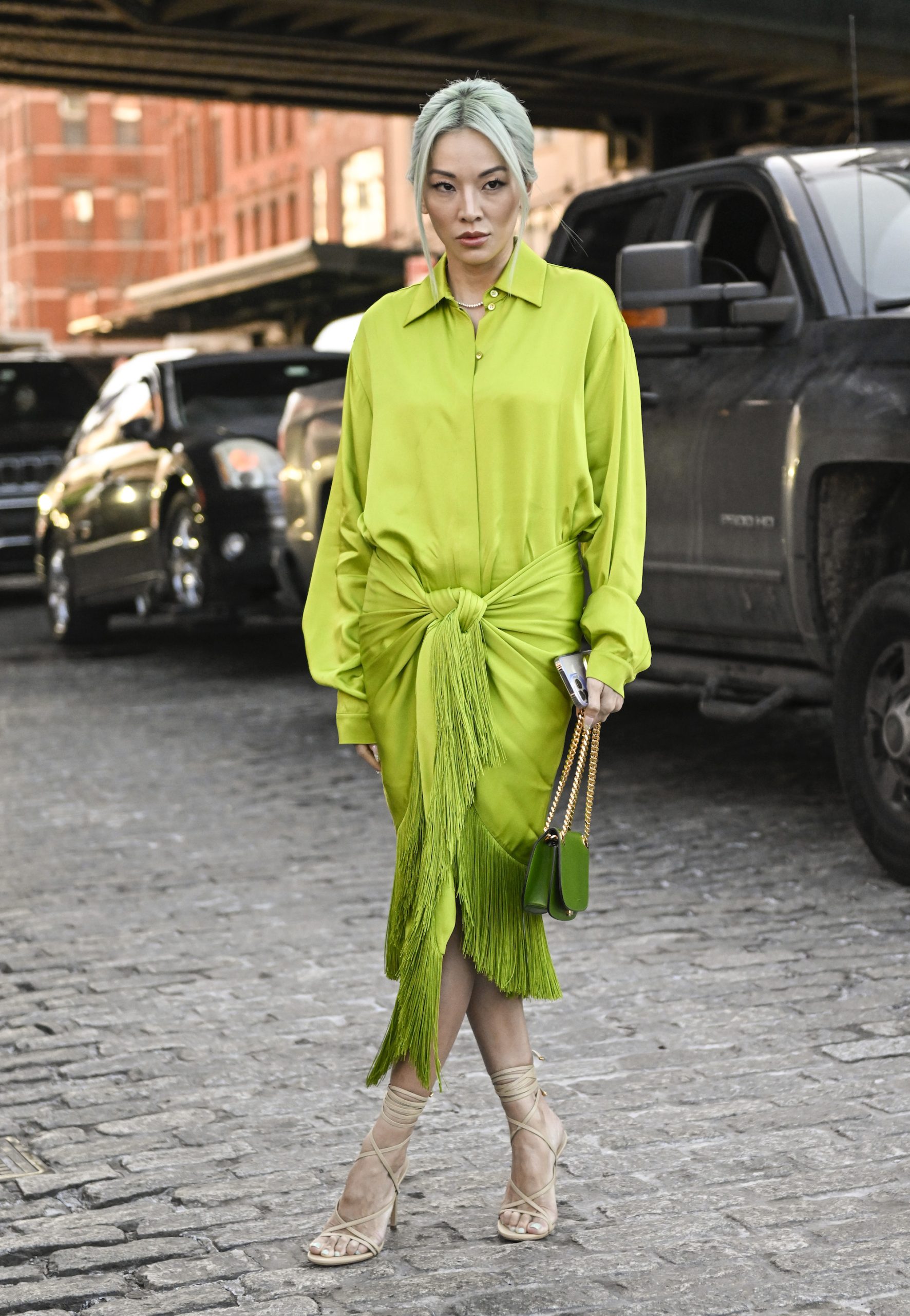 Tina Leung in neongroen