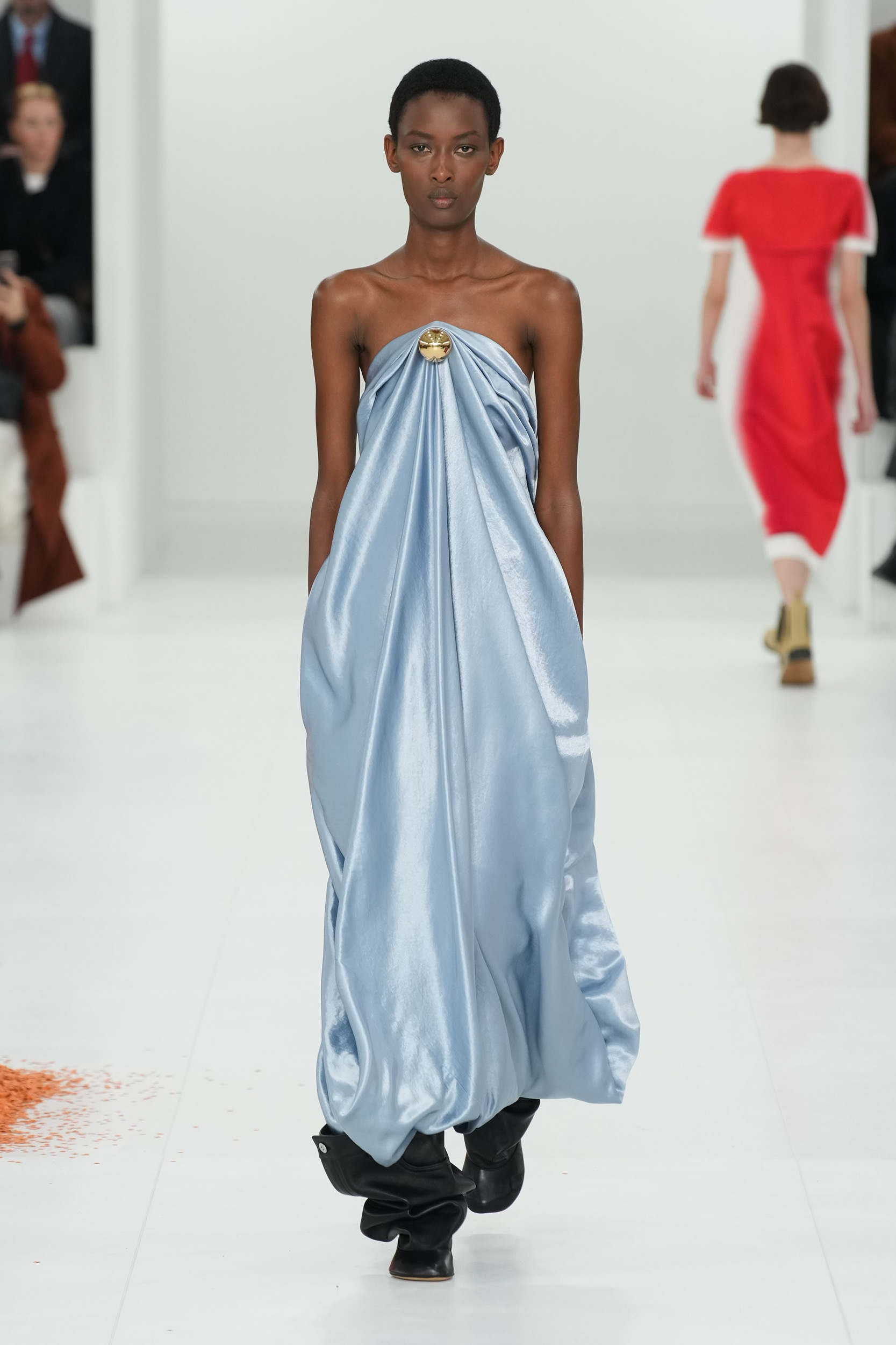 Look uit de Loewe herfst/winter 2023 collectie