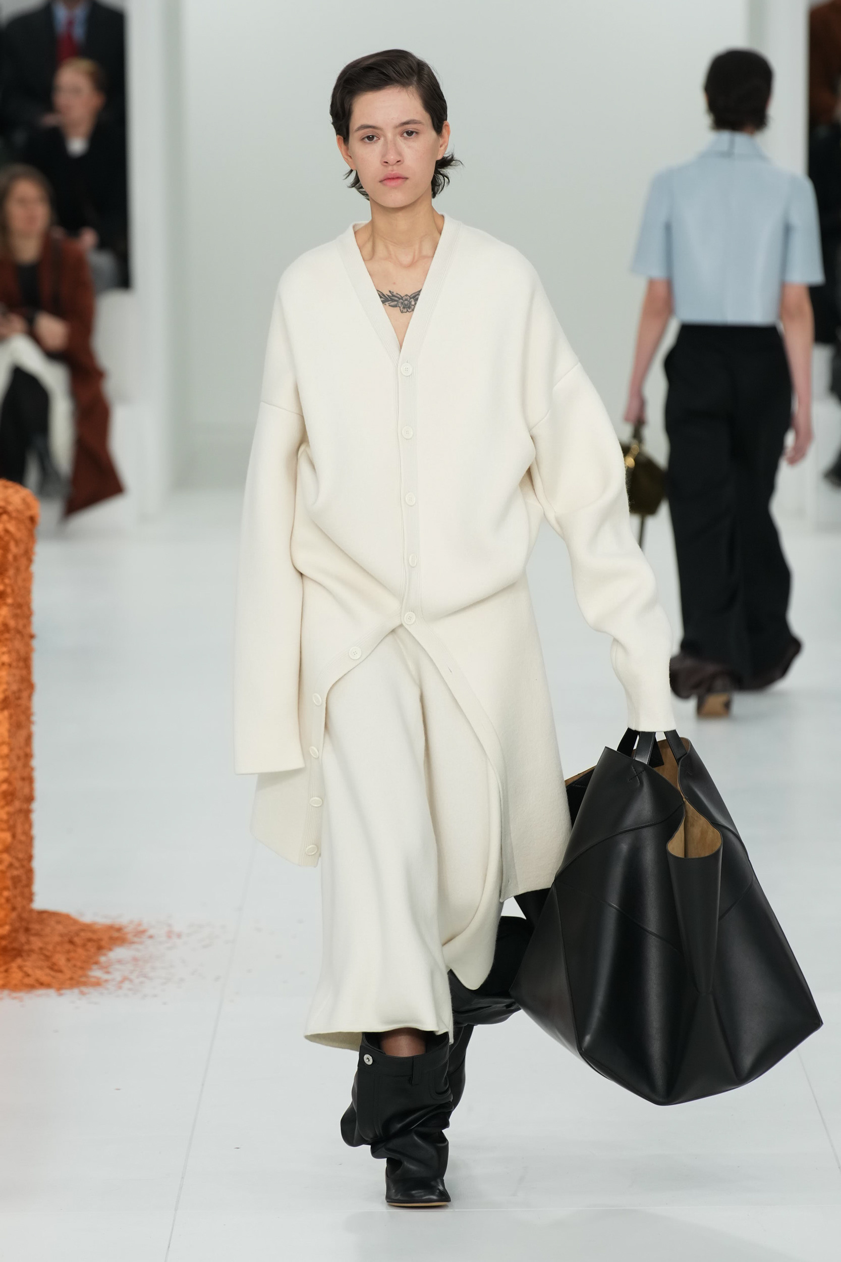 Look uit de Loewe herfst/winter 2023 collectie