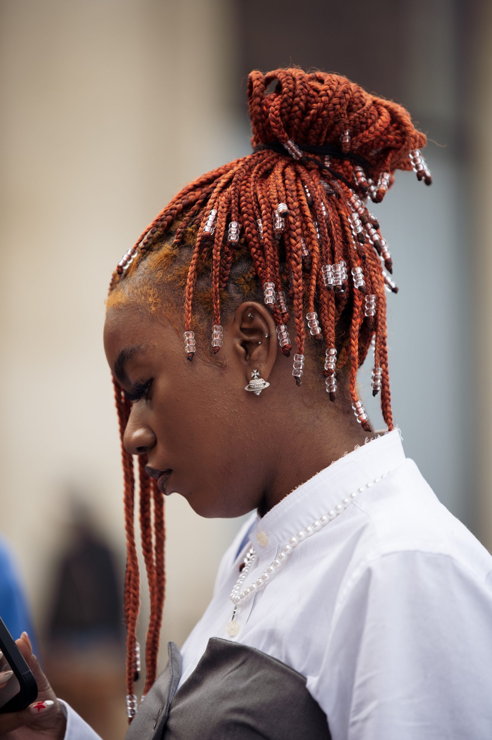 Streetstylester met rood haar