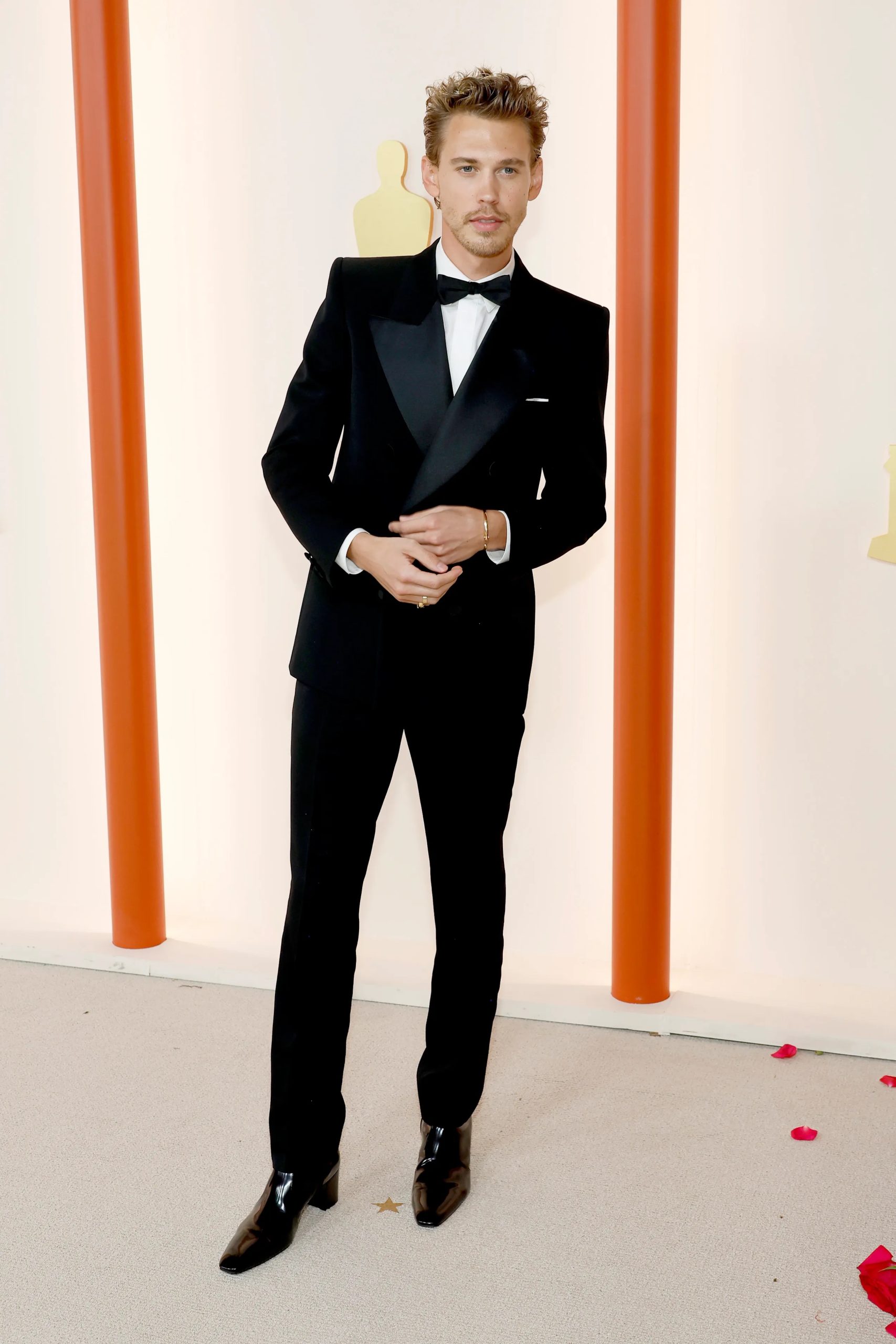 Austin Butler in Saint Laurent is een van de beste looks van de Oscars 2023