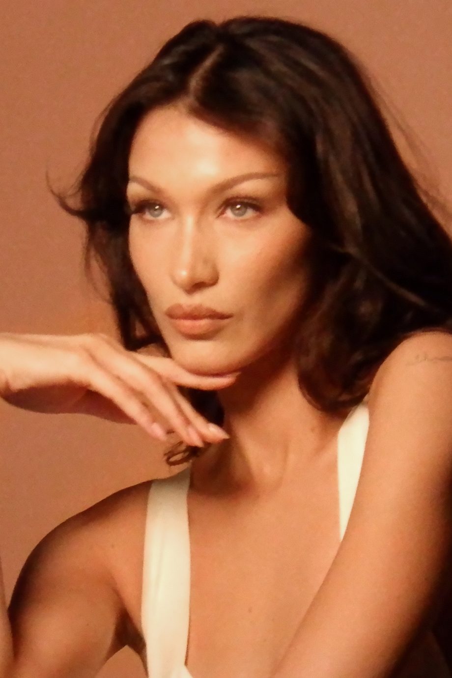 supermodel-bella-hadid-is-het-nieuwe-gezicht-van-charlotte-tilbury-244676