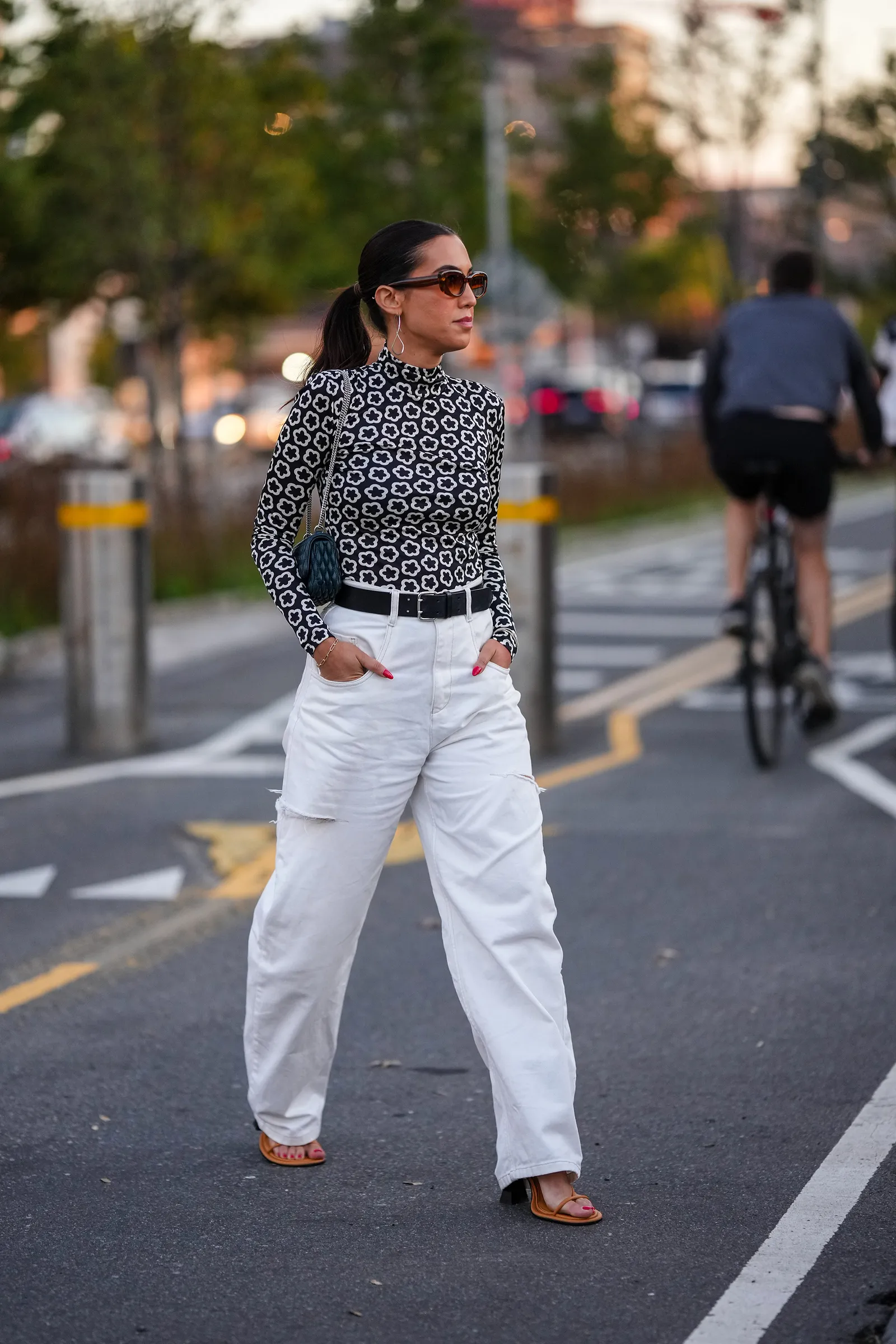 Jeans en teenslippers op z'n casual-chic