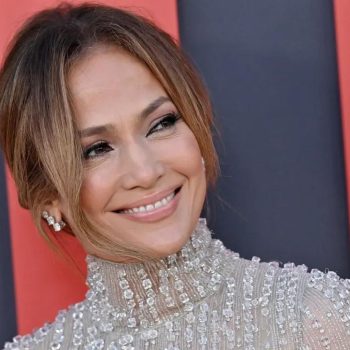 de-micro-french-manicure-van-jennifer-lopez-is-een-must-try-voor-de-lente-248679