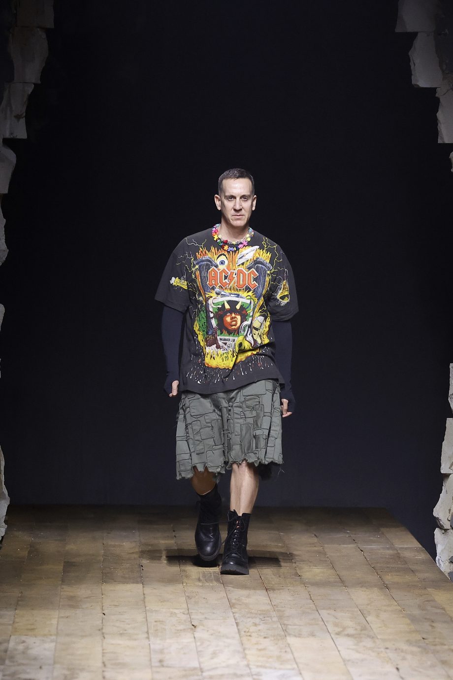 jeremy-scott-verlaat-moschino-na-10-jaar-als-creative-director-247002