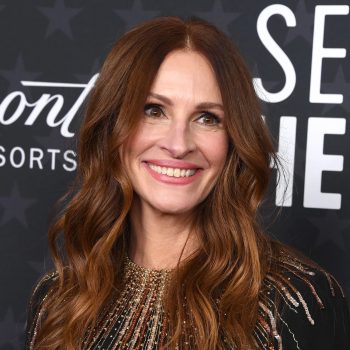 zien-julia-roberts-trapt-de-lente-af-met-een-pony-248277