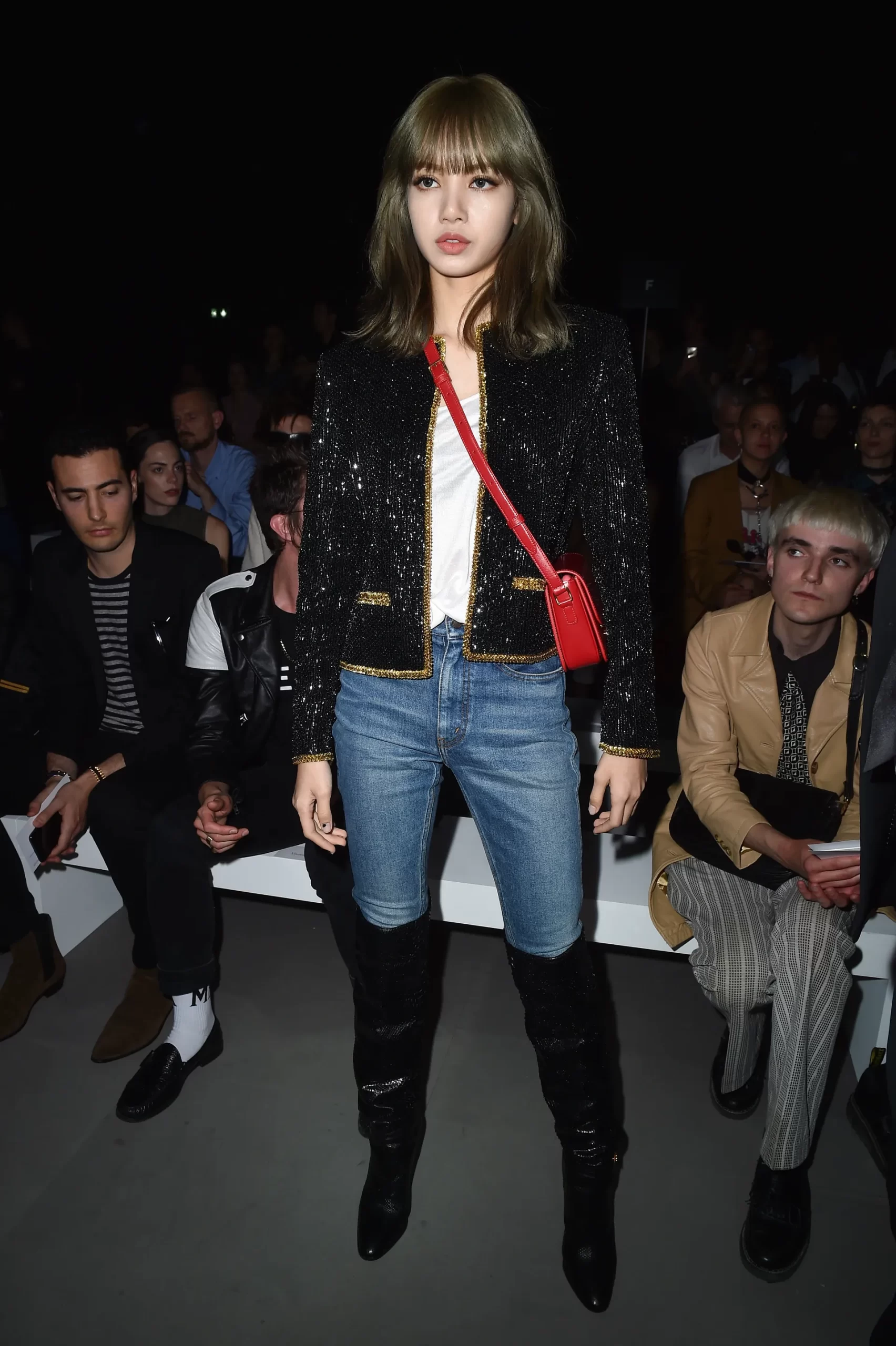 Een stijlmoment van Lisa tijdens een Hedi Slimane show