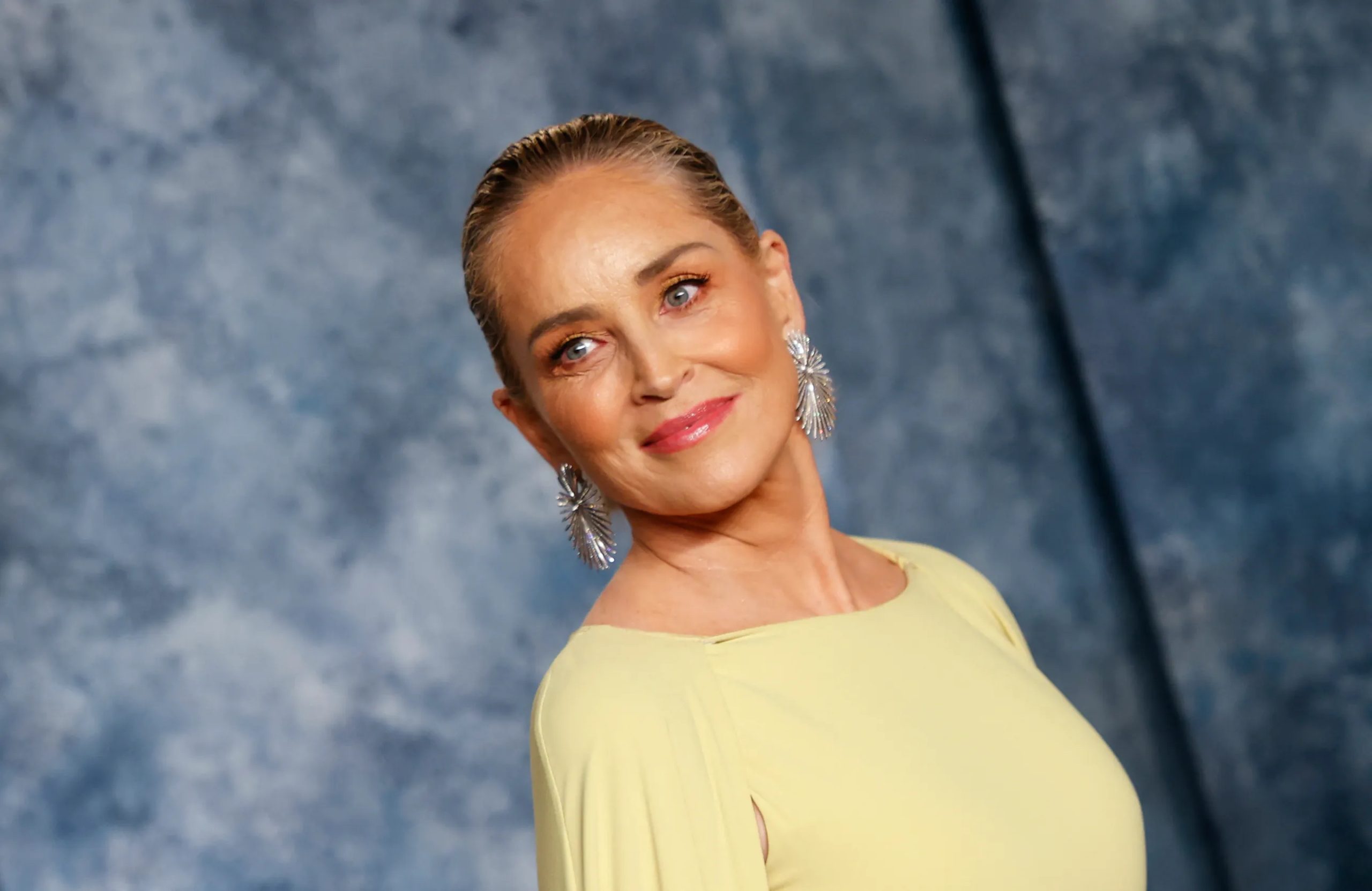 Gast oscars 2023 met strak haarstijl