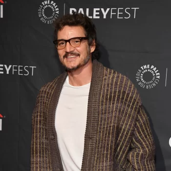 pedro-pascal-is-jarig-3x-zijn-beste-knitwear-looks-op-de-rode-loper-248797