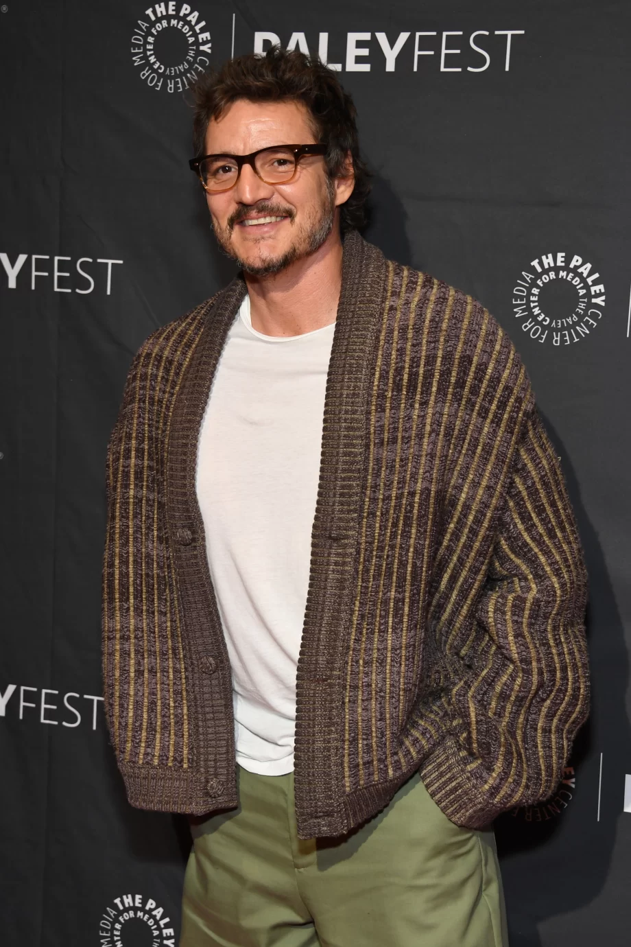 pedro-pascal-is-jarig-3x-zijn-beste-knitwear-looks-op-de-rode-loper-248797