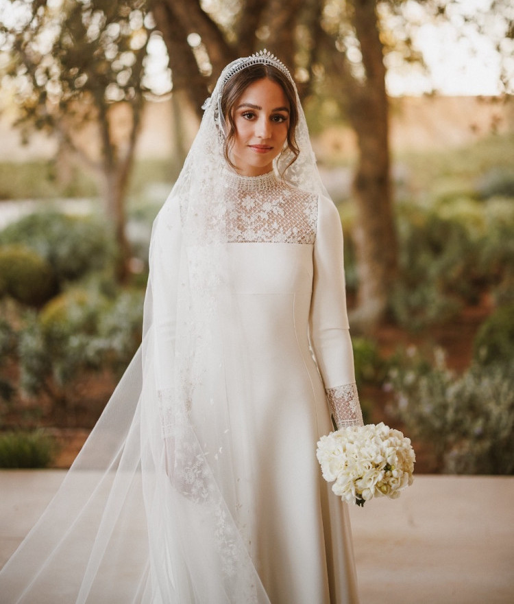 prinses-iman-van-jordanie-schittert-in-trouwjurk-van-dior-op-haar-koninklijke-bruiloft-247274