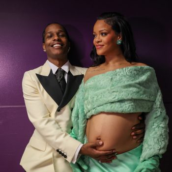 rihanna-onthult-babybuik-in-mintgroene-bottega-veneta-look-backstage-bij-de-oscars-246267