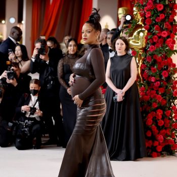 rihanna-toont-haar-groeiende-babybuik-in-doorschijnende-alaia-jurk-bij-de-oscars-246055