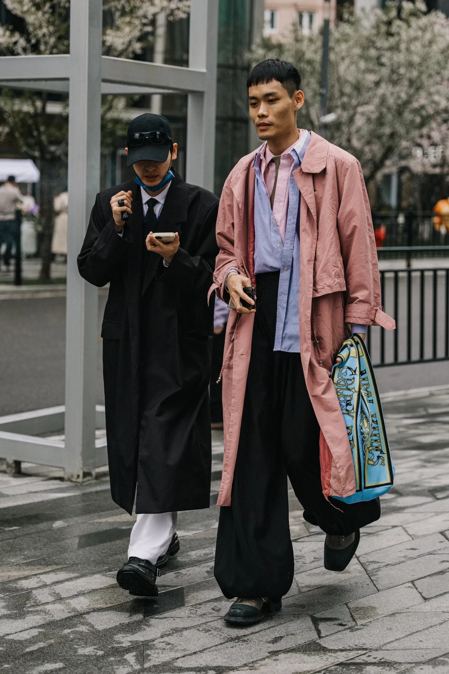 Streetstyle tijdens Shanghai Fashion Week herfst/winter 2023 shows