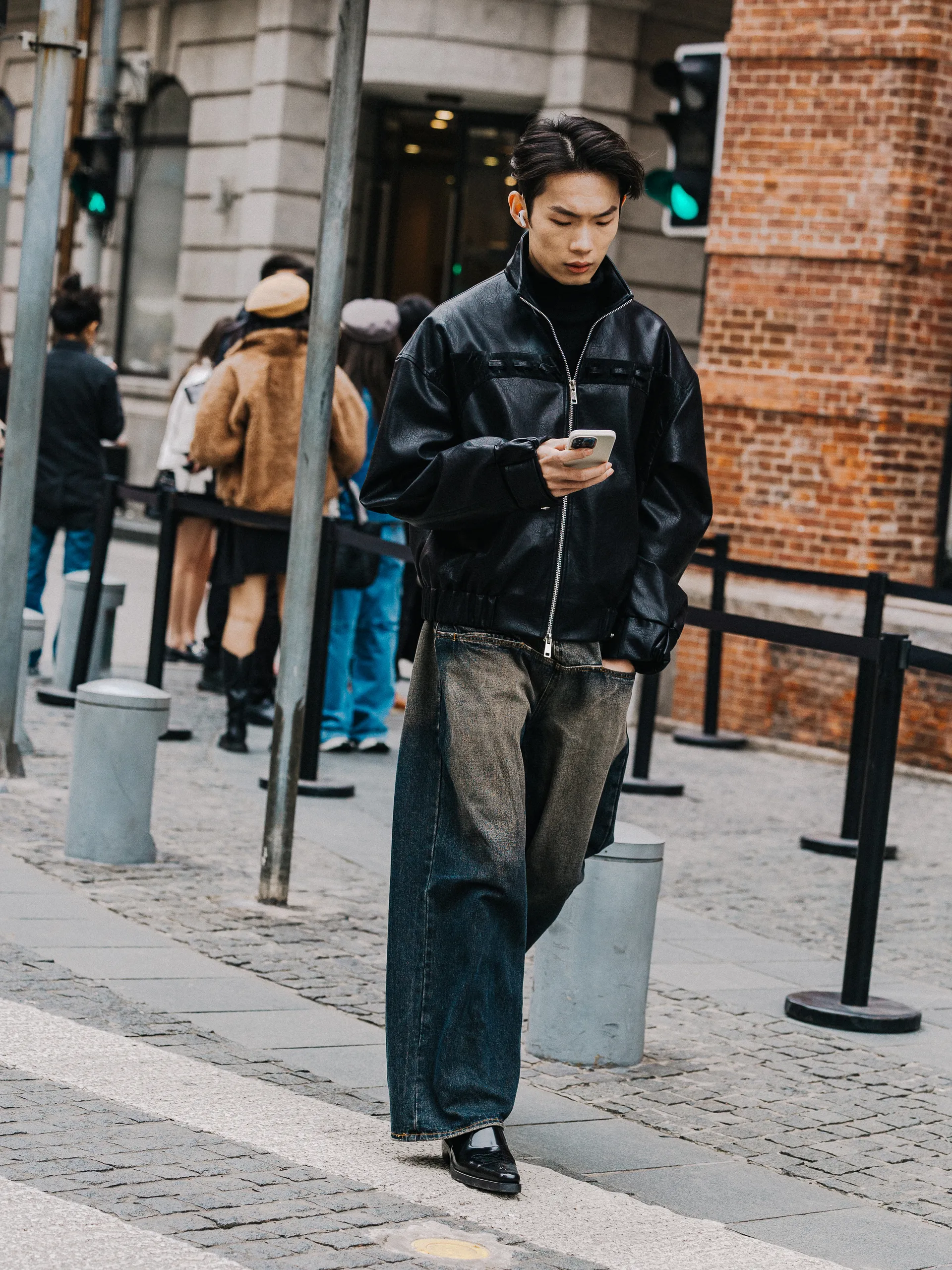 Streetstyle tijdens Shanghai Fashion Week herfst/winter 2023 shows