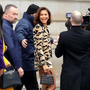 zendaya-gaat-voor-ultrakorte-shorts-in-de-winter-bij-louis-vuitton-245283