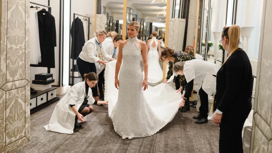 sofia-richie-is-getrouwd-kijk-mee-tijdens-de-fitting-van-haar-3-custom-bruidslooks-van-chanel-251125