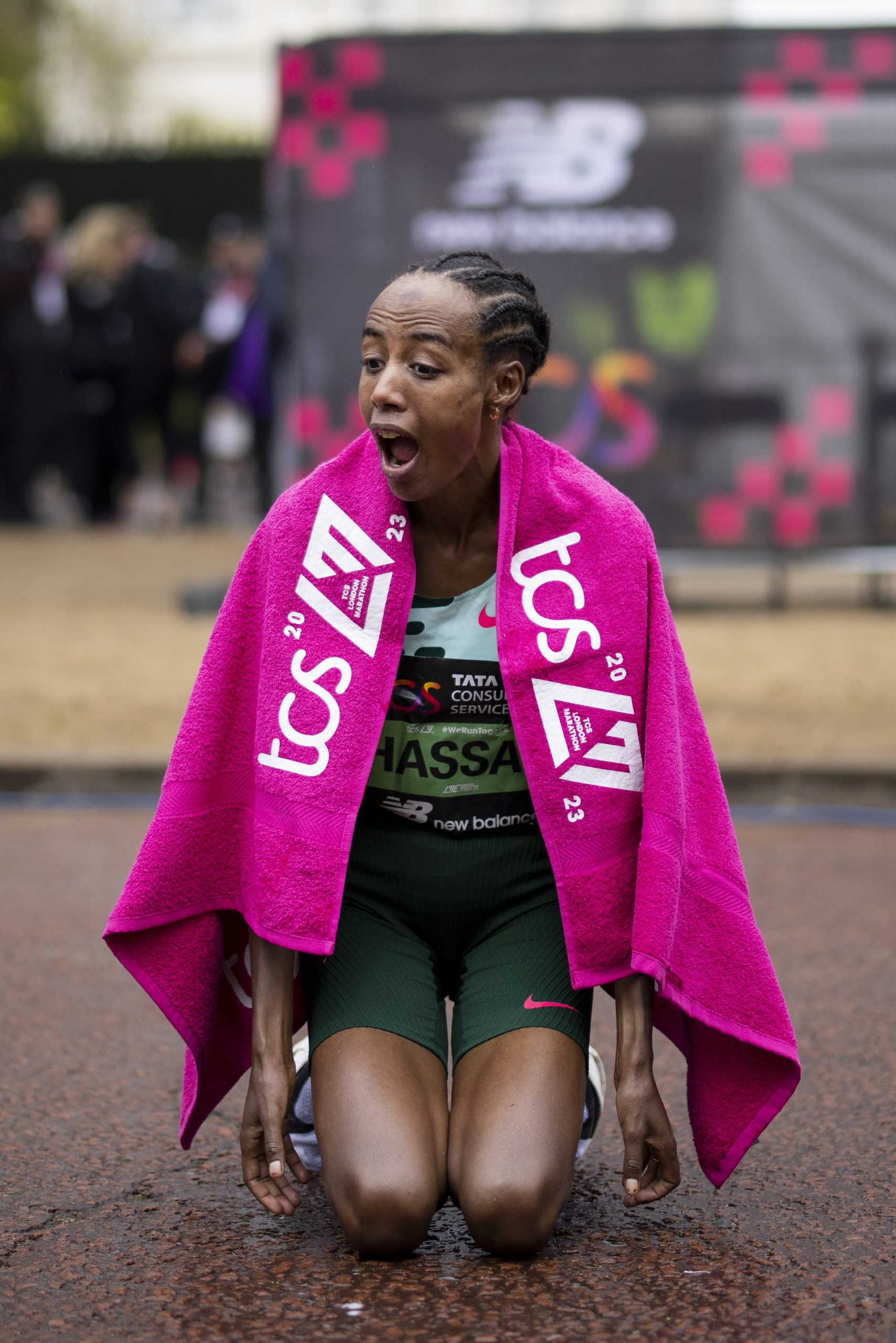 Sifan Hassan haarstijl cornrows in een lage knot
