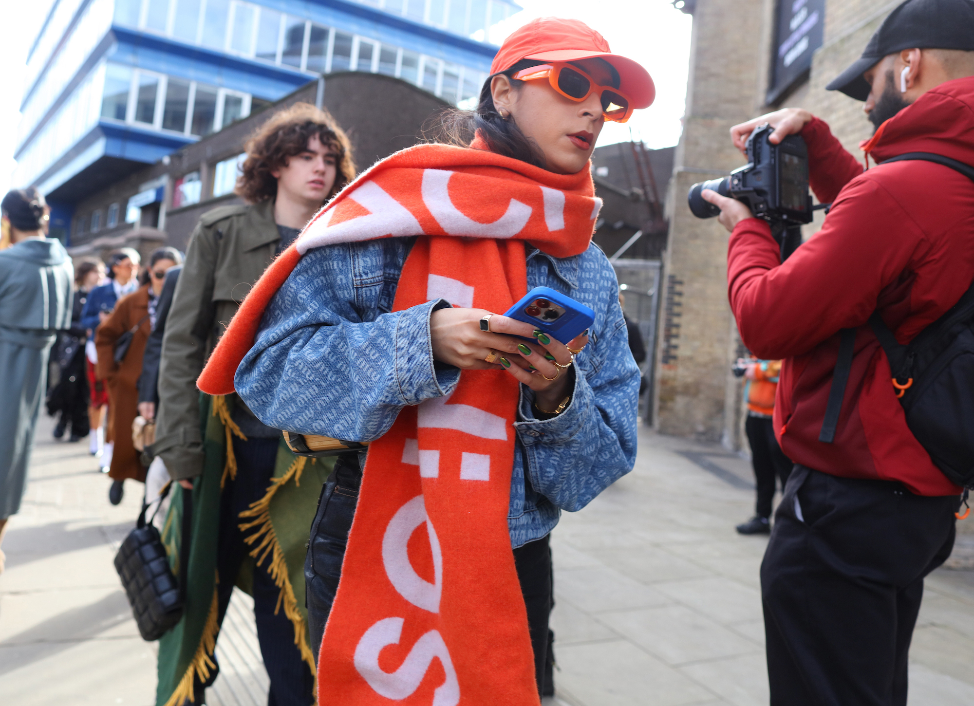 Streetstyle met oranje items