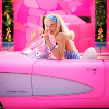 de-nieuwe-trailer-van-barbie-zit-vol-roze-blowout-parties-en-hilarische-momenten-255843