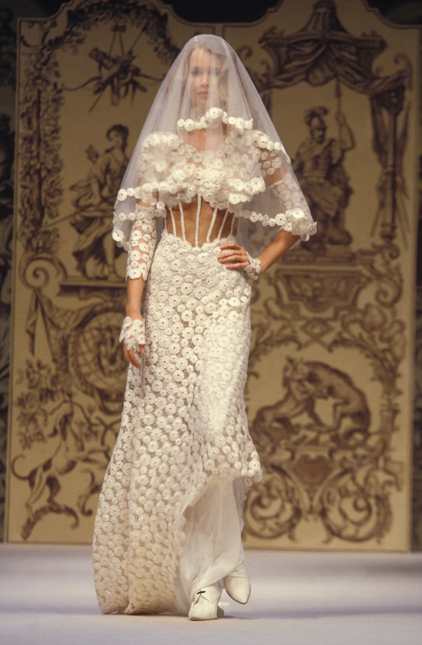 Deze jurk van Chanel couture herfst/winter 1993 is een van de ontwerpen van Karl Lagerfeld die we graag op het Met Gala zien