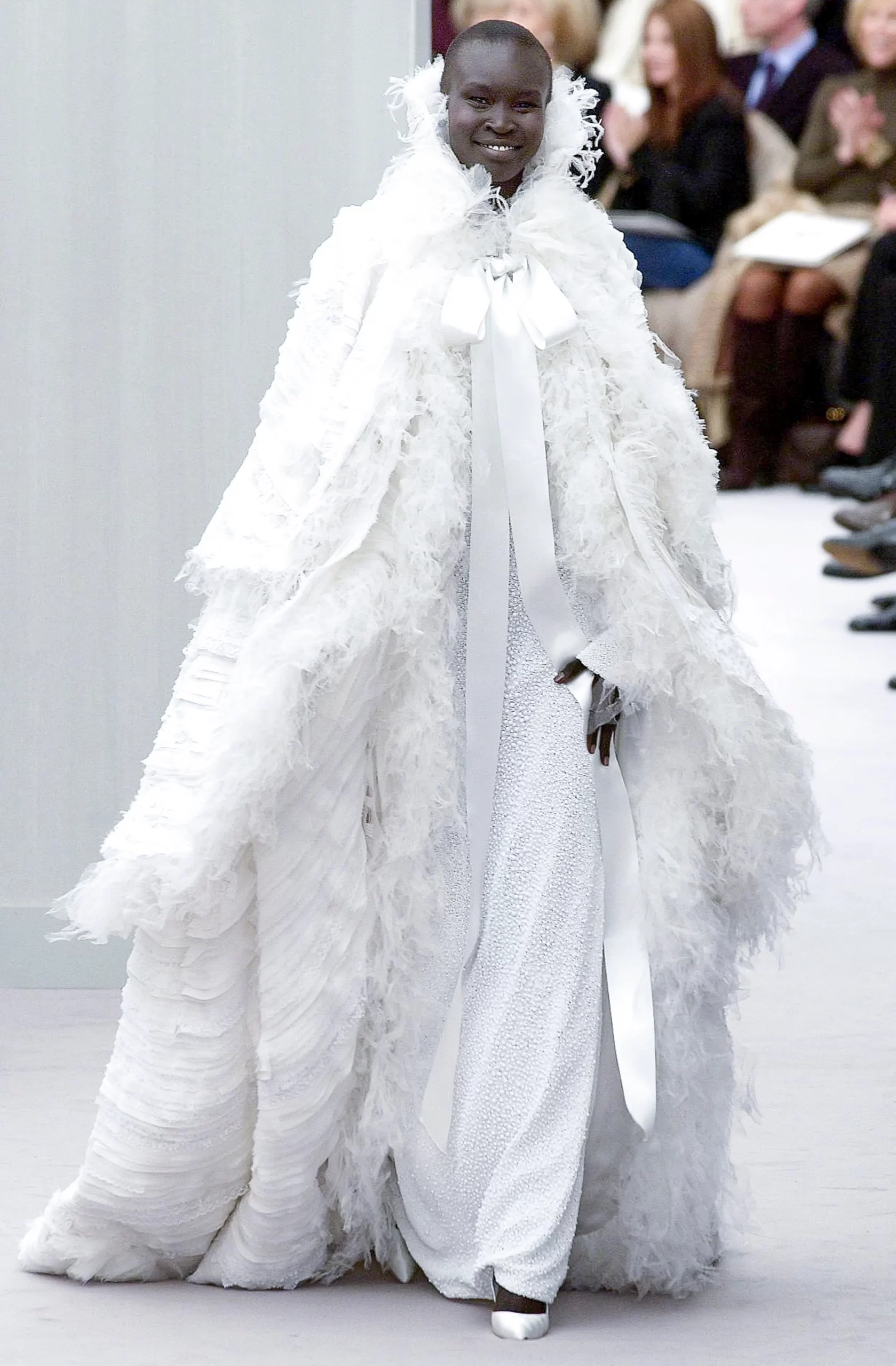 De bruidslook van Chanel couture lente/zomer 2004 van Karl Lagerfeld zien we graag op het Met Gala