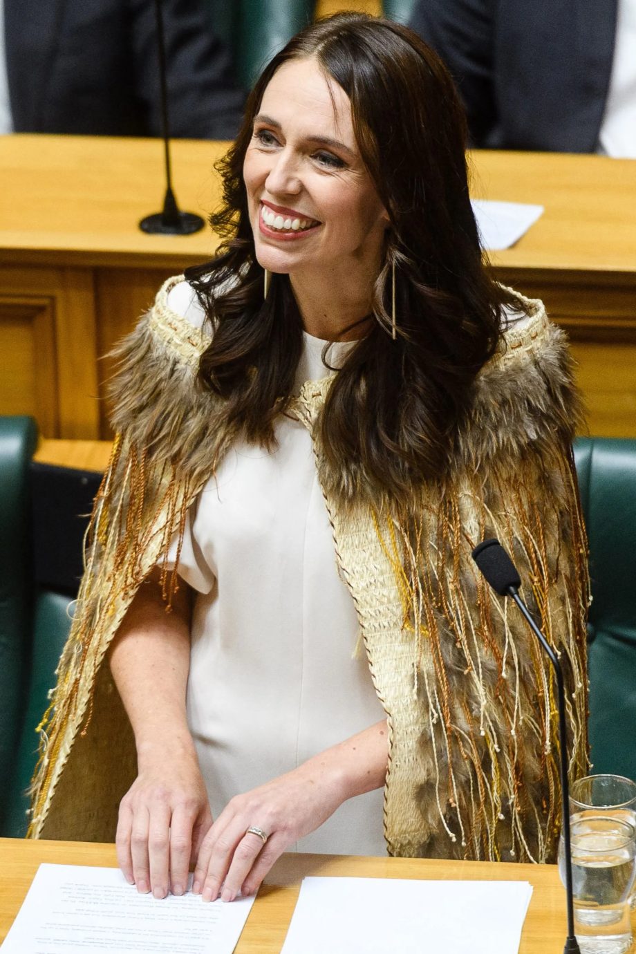 jacinda-arderns-respectvolle-modekeuze-bij-afscheidsspeech-249370