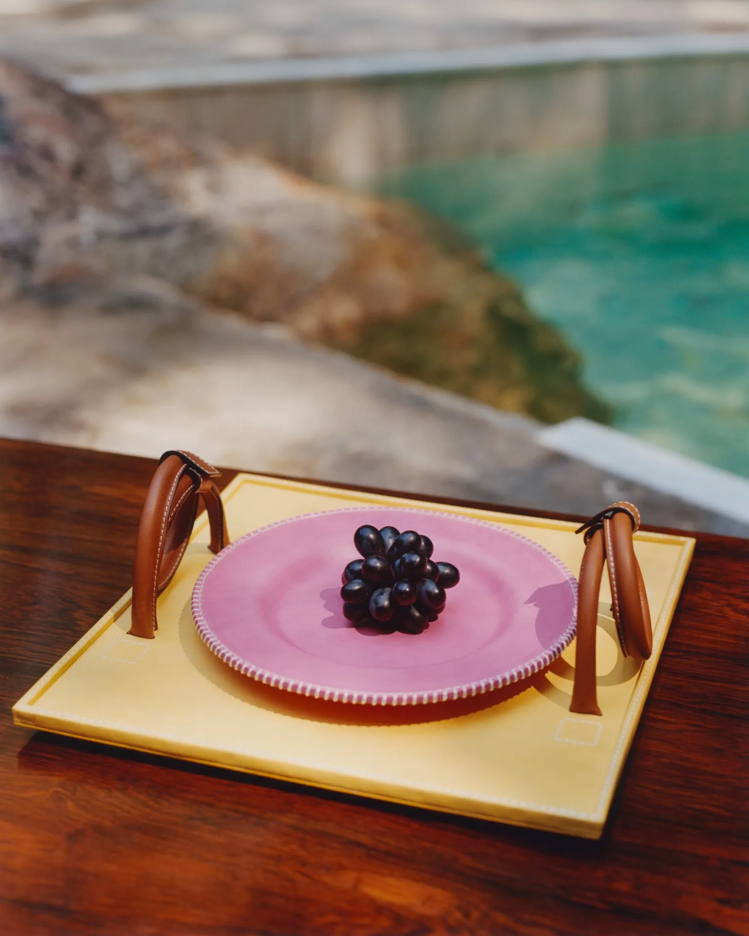 Een bord en een dienblad van Jacquemus