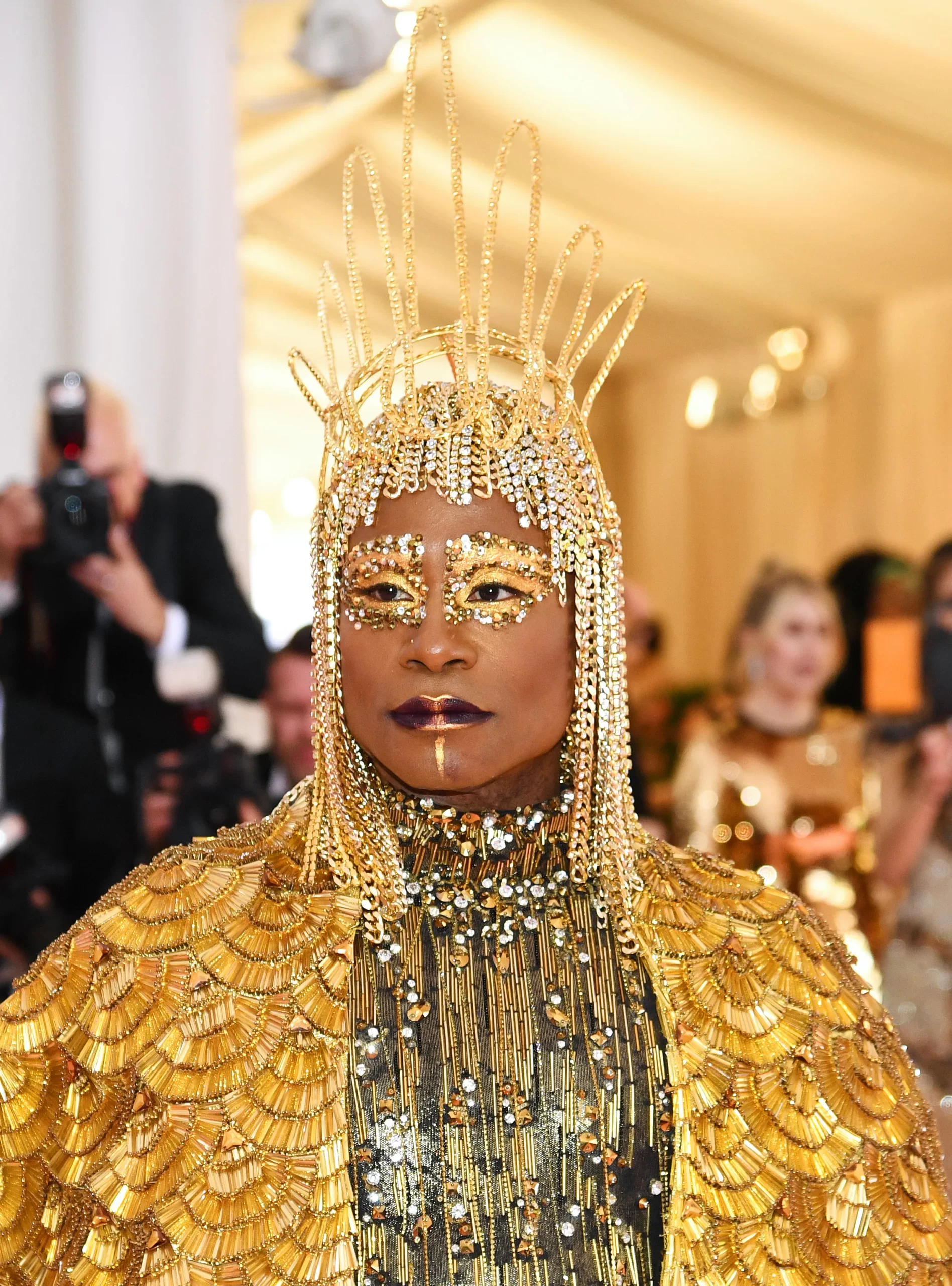 Billy Porter in een extravagante gouden outfit op het Met Gala van 2019 een goed voorbeeld van make-up looks