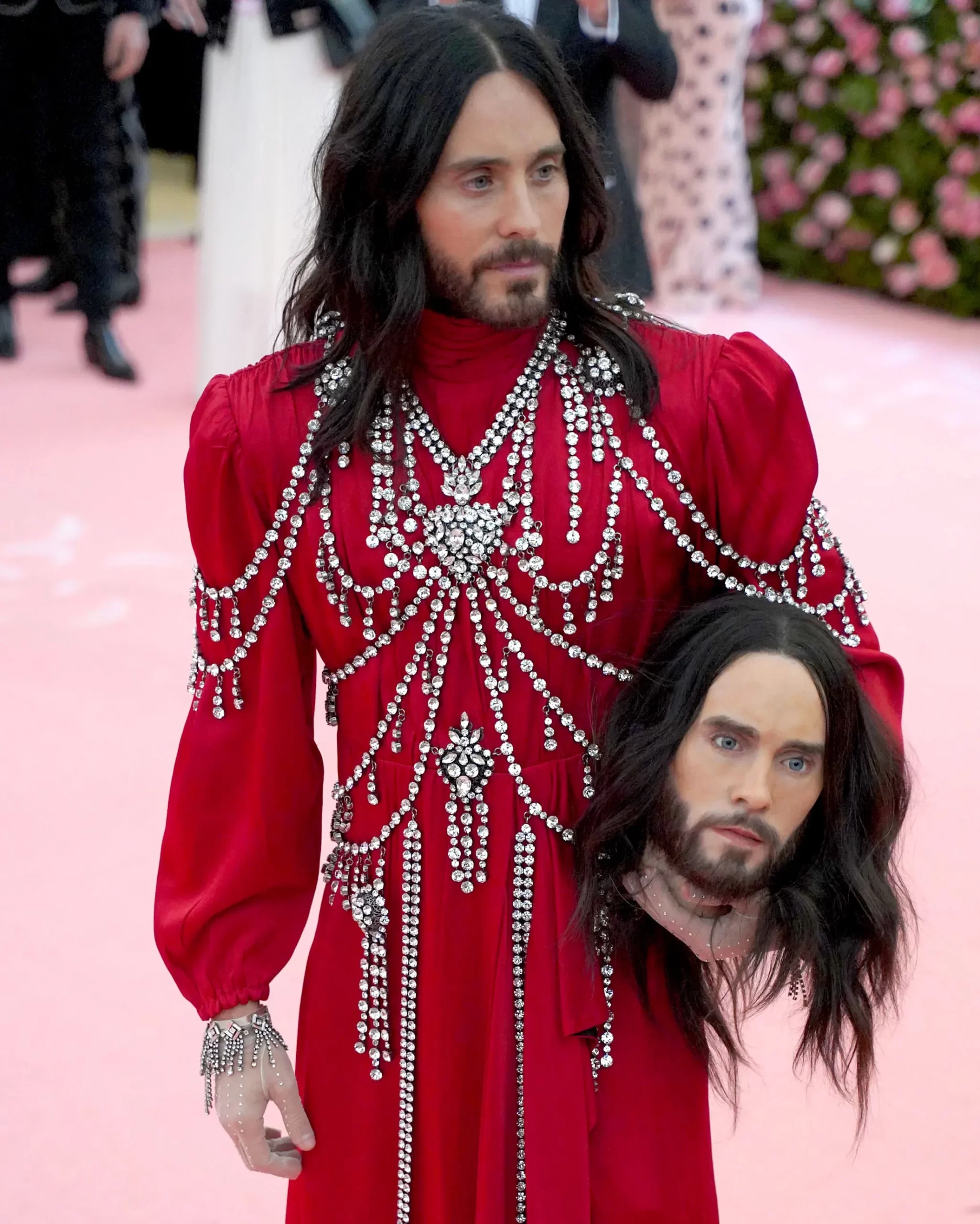 Jared Leto met een wassenbeeld van zichzelf op het Met Gala van 2019