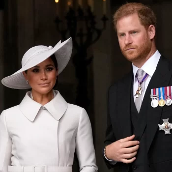 prins-harry-komt-naar-londen-voor-de-kroning-van-zijn-vader-zonder-meghan-markle-249865