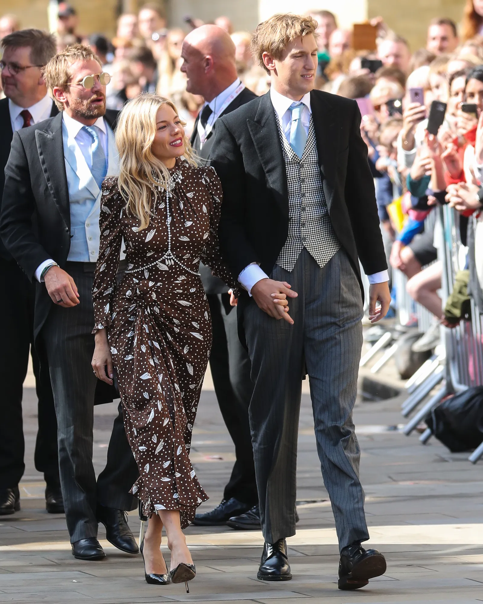 Sienna Miller in een bloemenjurk