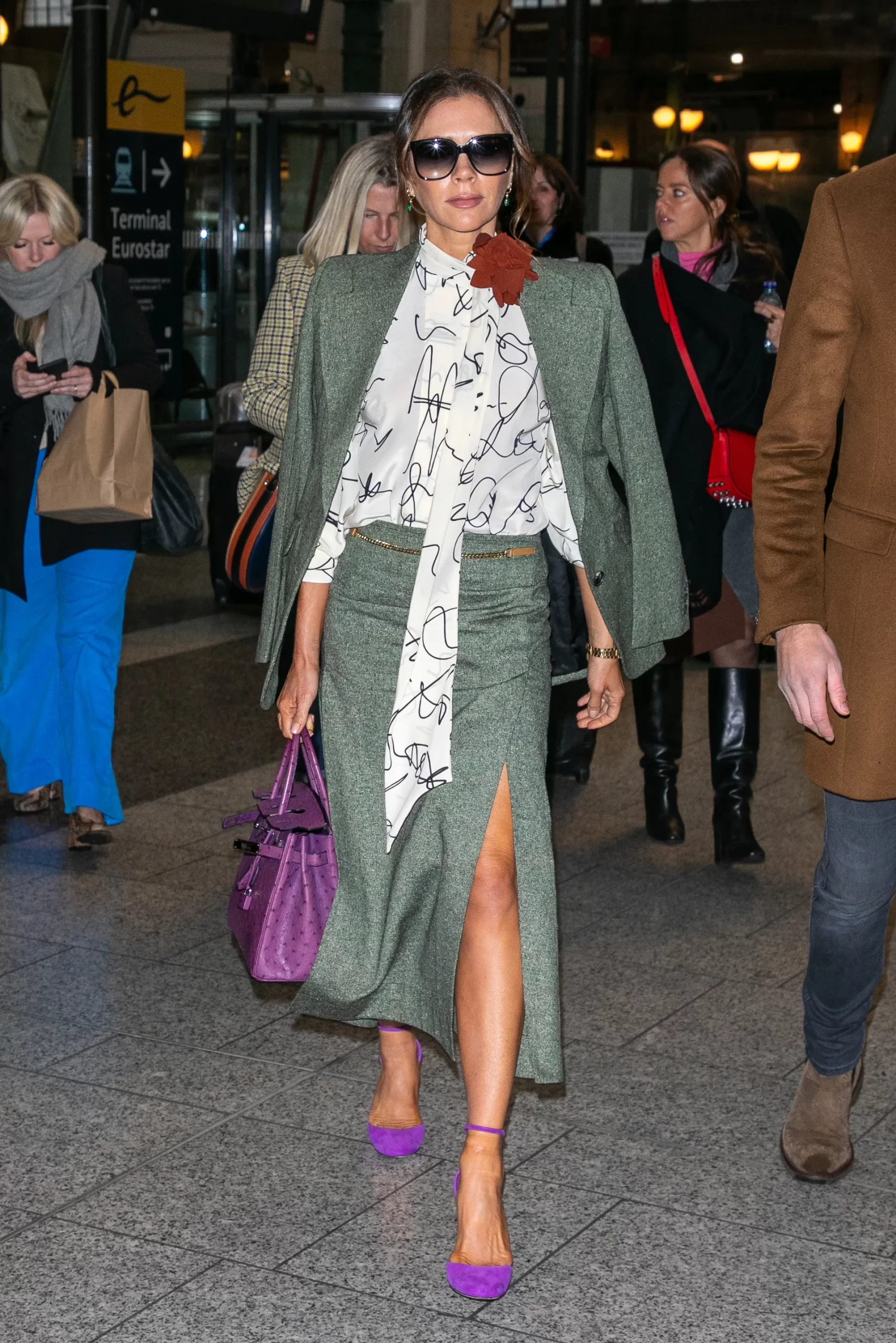 Victoria in groen pak